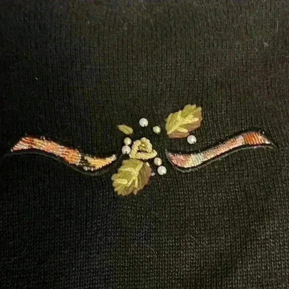 Vintage Embroidered Christmas Sweater - Picture 6 of 6
